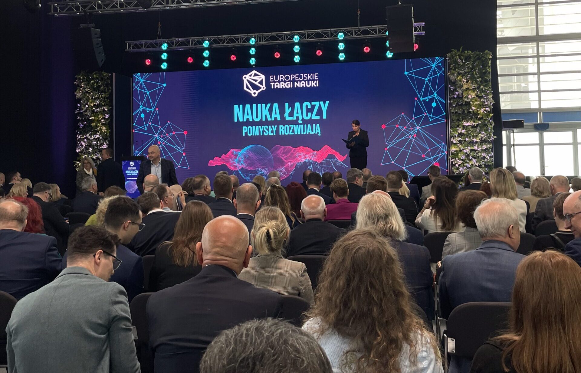 Jak Fundacja wspiera rozwój akademicki?